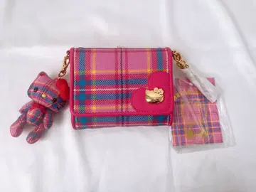 헬로키티 35주년 타탄 체크 산리오 접이식 지갑