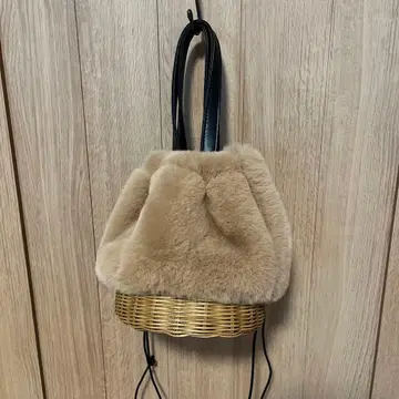 테치치 퍼 바스켓 핸드백