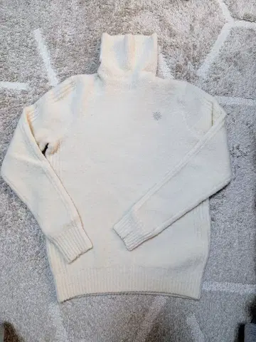 세인트앤드류스 화이트 터틀 니트