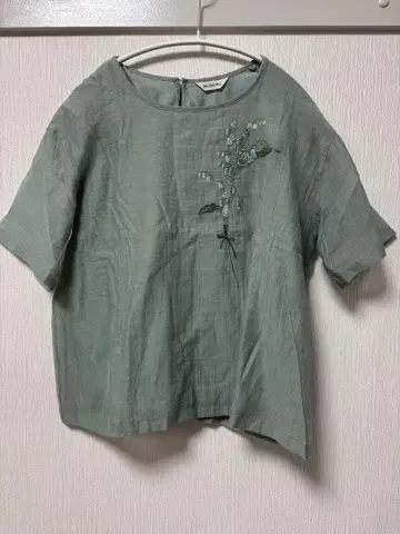 INGEBORG 반팔 셔츠 그린 자수