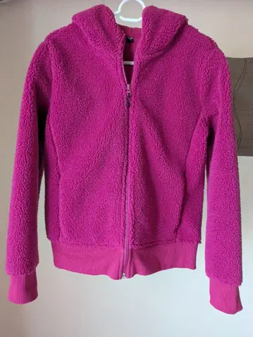 유니클로 방풍 블록 테크 플리스 보아 후드티 핑크