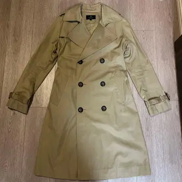 베이지 더블 브레스트 트렌치코트