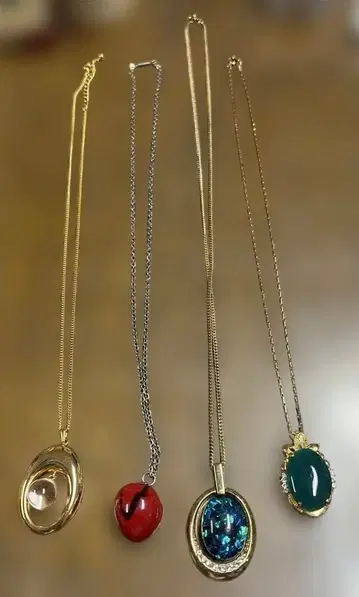 코스튬 펜던트!! 목걸이 4개 세트 ( 골드, 빨간색, 파랑, 그린 )