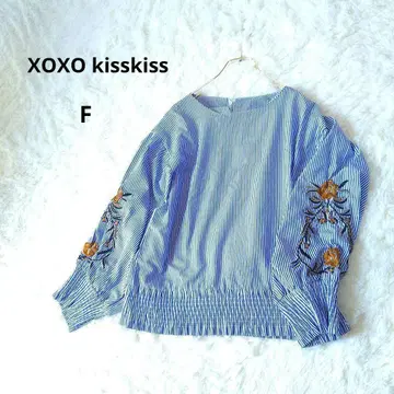 XOXO kisskiss 스트라이프 자수 벌룬 캔디 슬리브 셔츠