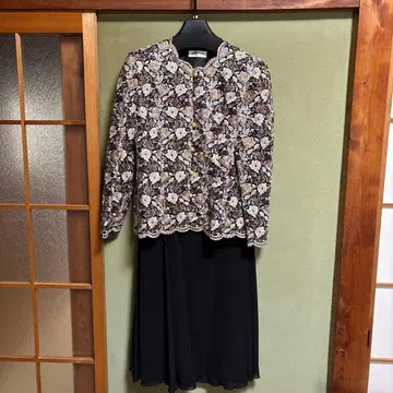 자수 장식 꽃무늬 자켓