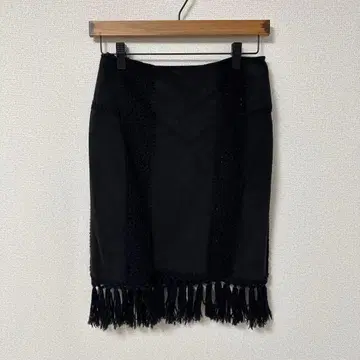 블랙 프린지 부착 타이트 스커트 38