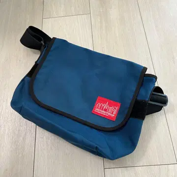 네이비 플랩백 맨해튼