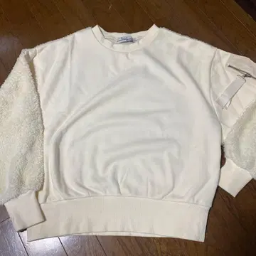 러쉬드 크림색 볼륨 슬리브 트레이닝복 스콧 클럽 계열