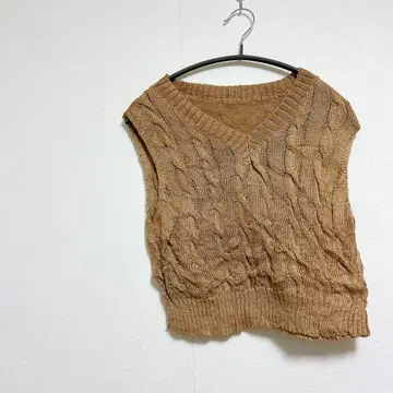 베이지 케이블 짜임 V넥 니트 베스트