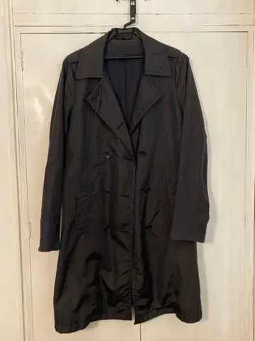 블랙 더블 브레스트 트렌치코트