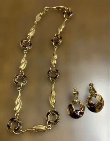 골드 리프 모티브! 목걸이와 귀찌 세트