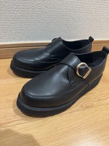 HARE 버클 블랙 드레스 신발 샤크 밑창