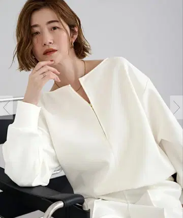 새상품급 본딩 프론트 지퍼 풀오버