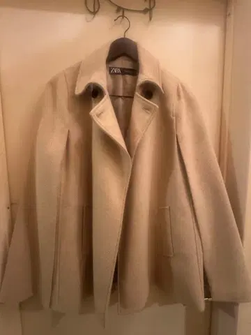 ZARA 베이지 노카라 코트