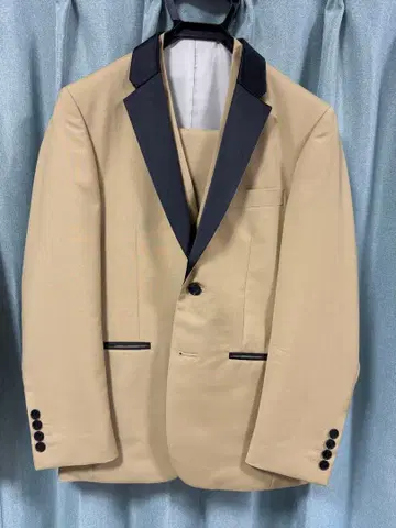 의류의 나미키 3피스 베이지 정장 세트 블랙 라펠