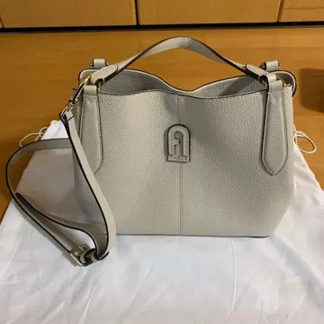 FURLA 베이지 가죽 핸드백