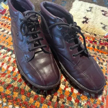 스트로우바, 하이컷 신발, 보르도색