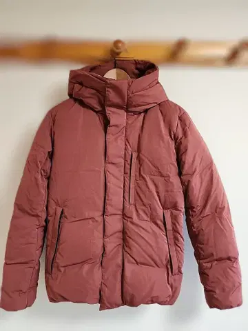 홍차색 후드 부착 다운 자켓