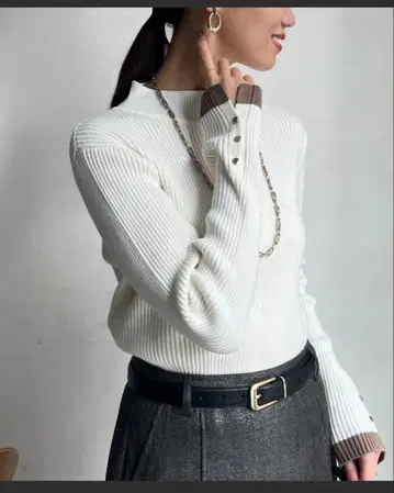 chez toi 소매 버튼 하이넥 풀오버