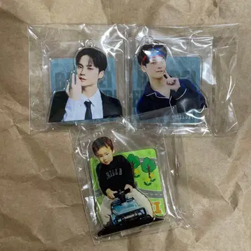 원엔 REI 생탄 아크릴 키링