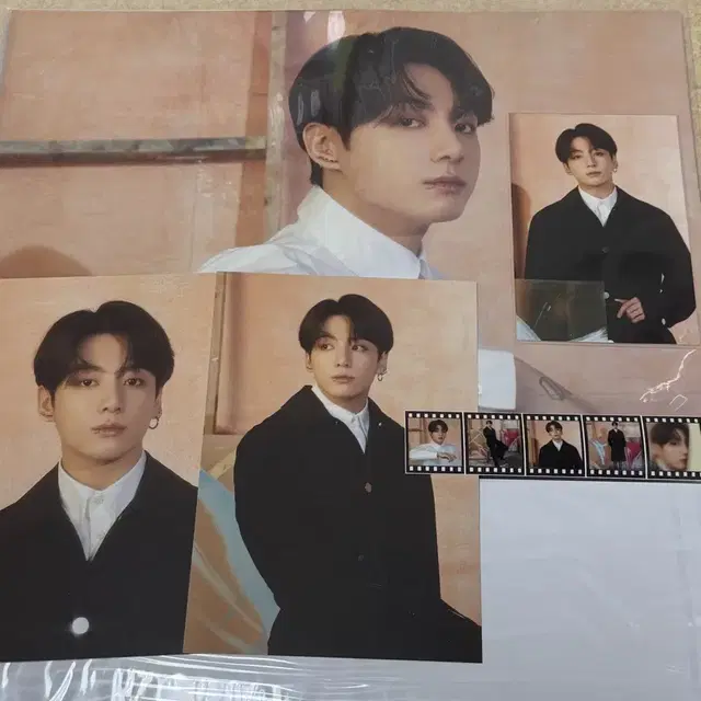 방탄소년단 정국 하이브 전시회 포스터 엽서 인화사진 스티커