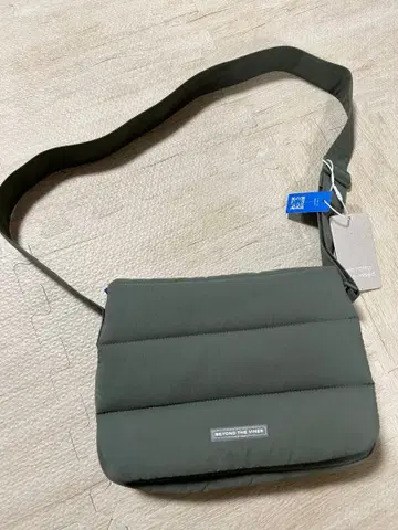 택 포함 새상품 BEYOND THE VINES 숄더백 아미그린