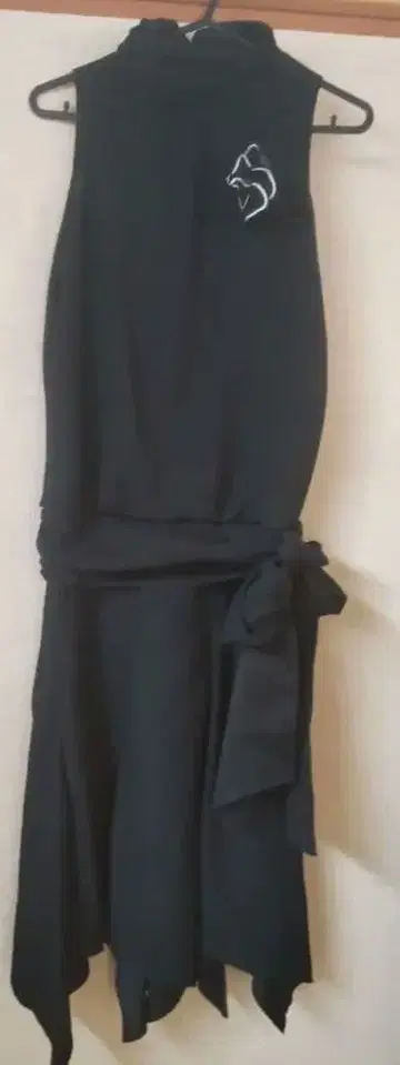 슬리브리스 블랙 원피스