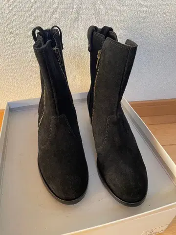 [ 에스트네이션 ] 블랙 스웨이드 지퍼 부츠 중간 힐 23cm