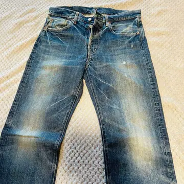 [ Domingo ] 스트레이트 데님 데미지 블루 페이드 가공