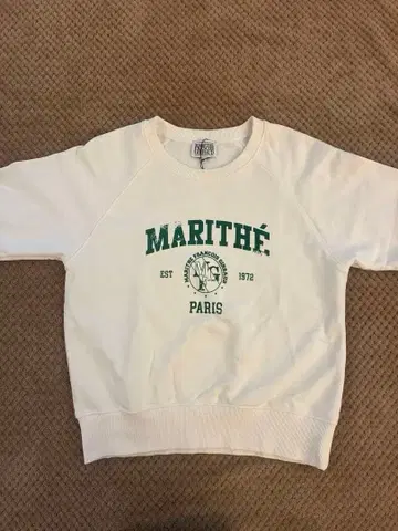 마리떼 프랑소와 저버 화이트 크루넥 맨투맨