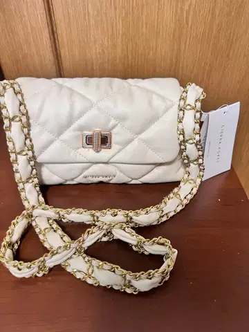 CIERRA KOREY 화이트 퀼팅 숄더백