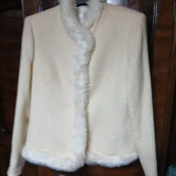 아이보리 노카라 자켓 퍼 포함