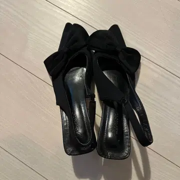 블랙 리본 포함 슬링백 하이힐