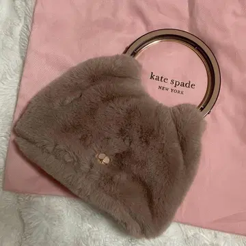 케이트 스페이드 베이지 퍼 클러치백