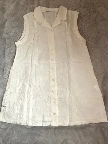 마드모아젤 논논 화이트 슬리브리스 셔츠