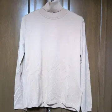 베이지 터틀넥 니트 긴팔