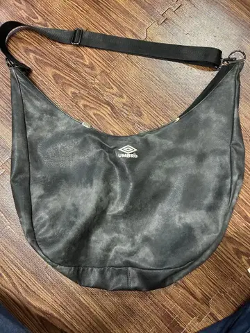 UMBRO 블랙 숄더백