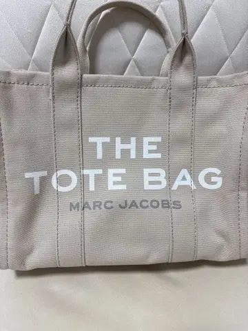 MARC JACOBS THE TOTE BAG 베이지