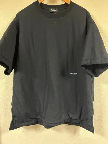AMBUSH 블랙 티셔츠