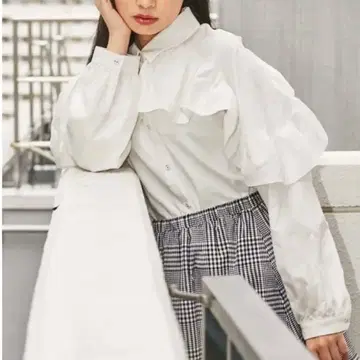 merry jenny 래글런 프릴 블라우스