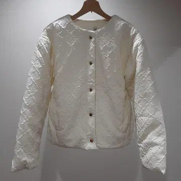 아이보리 퀼팅 자켓