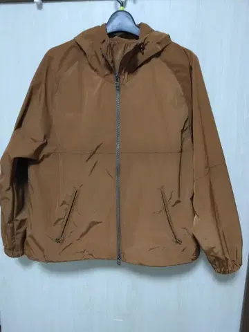 브라운 마운틴 파카 후드 부착