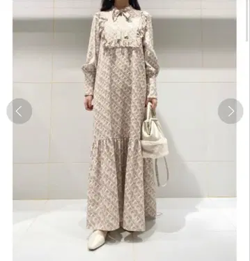 FURFUR 기하학 요크 프릴 롱 원피스 베이지