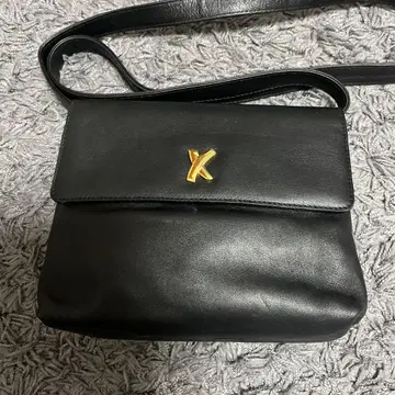 블랙 가죽 숄더백 골드 로고