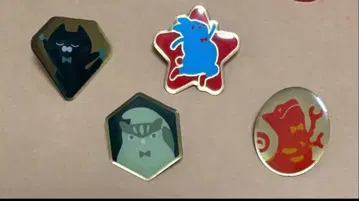 달과 고양이의 댄스 핀 배지