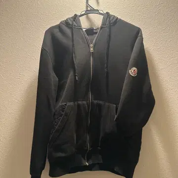 MONCLER 블랙 후드 부착 후드티 XL
