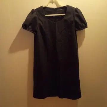 이에나 차콜 그레이 퍼프 슬리브 반팔 원피스