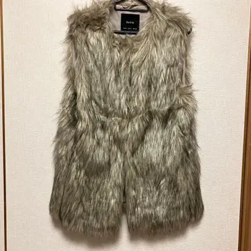 Bershka 퍼 베스트 S 사이즈 그레이 계열