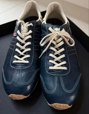 패트릭 네이비 가죽 스트라이프 스니커즈