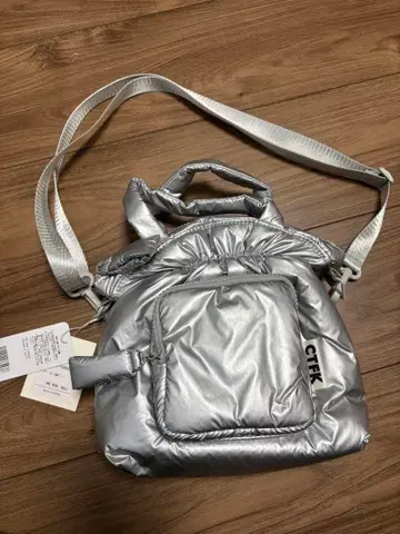 CTFK 실버 숄더백